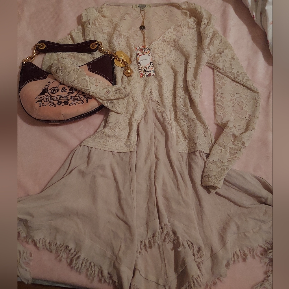 Gimmicks Top NWT By Buckle